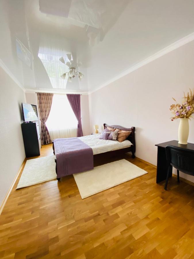 Apartamento Центр. Поруч Парк Та Став Ternópil Exterior foto