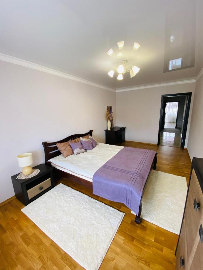 Apartamento Центр. Поруч Парк Та Став Ternópil Exterior foto